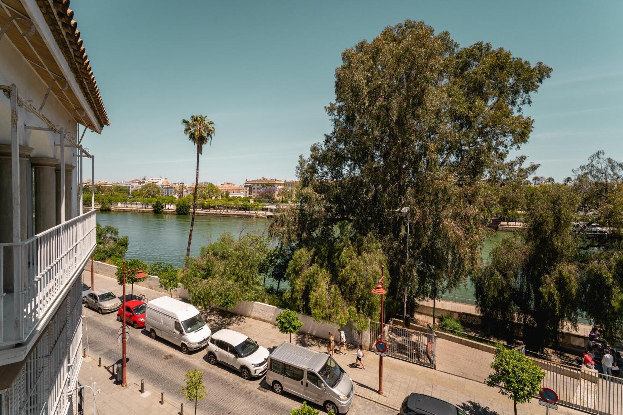 Betis River View Севілья Екстер'єр фото